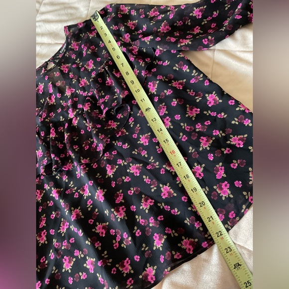 DONATED Express Floral Top - Picture 5 of 5